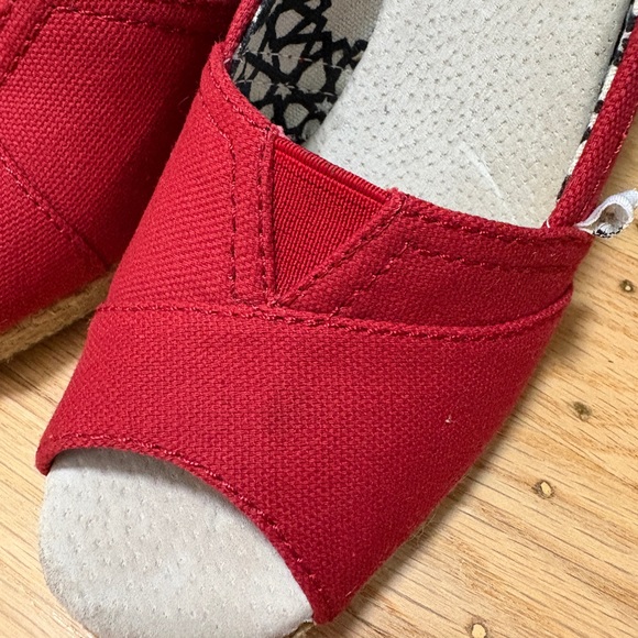 TOMS Red Canvas Wedge Shoes, Size 5 - Picture 8 of 8